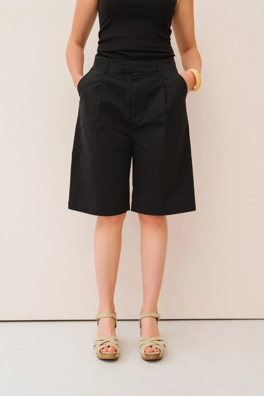jannie-bermuda-maxime-femme-noir-1.webp