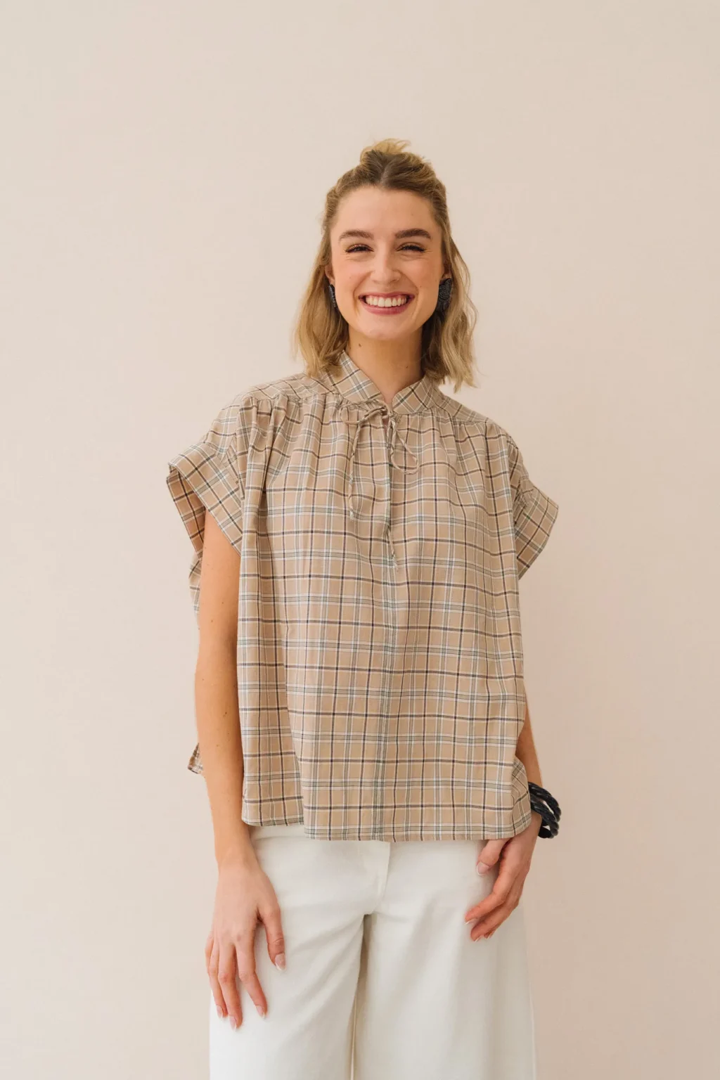jannie-blouse-hortense-femme-amande-1.webp
