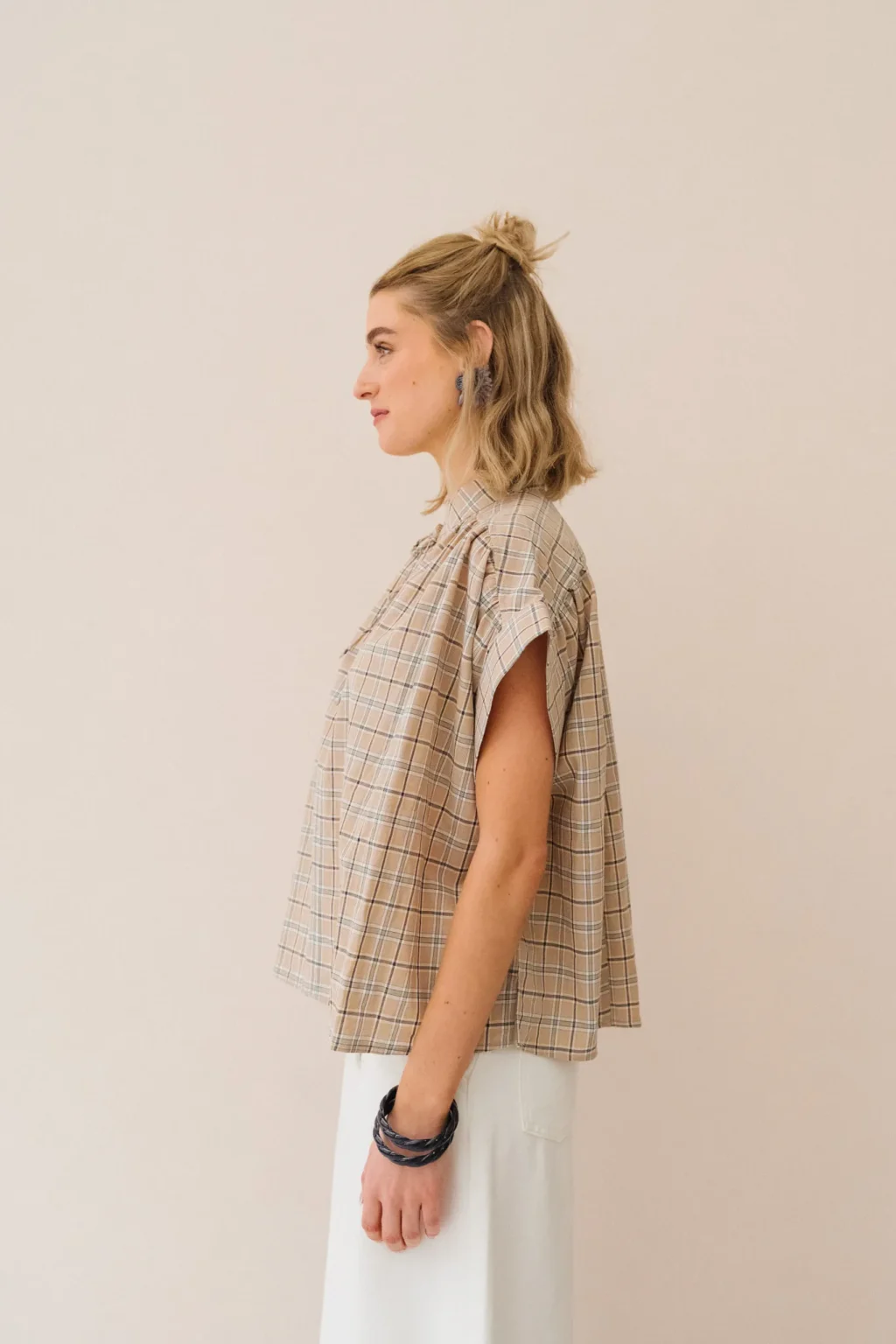 jannie-blouse-hortense-femme-amande-2.webp