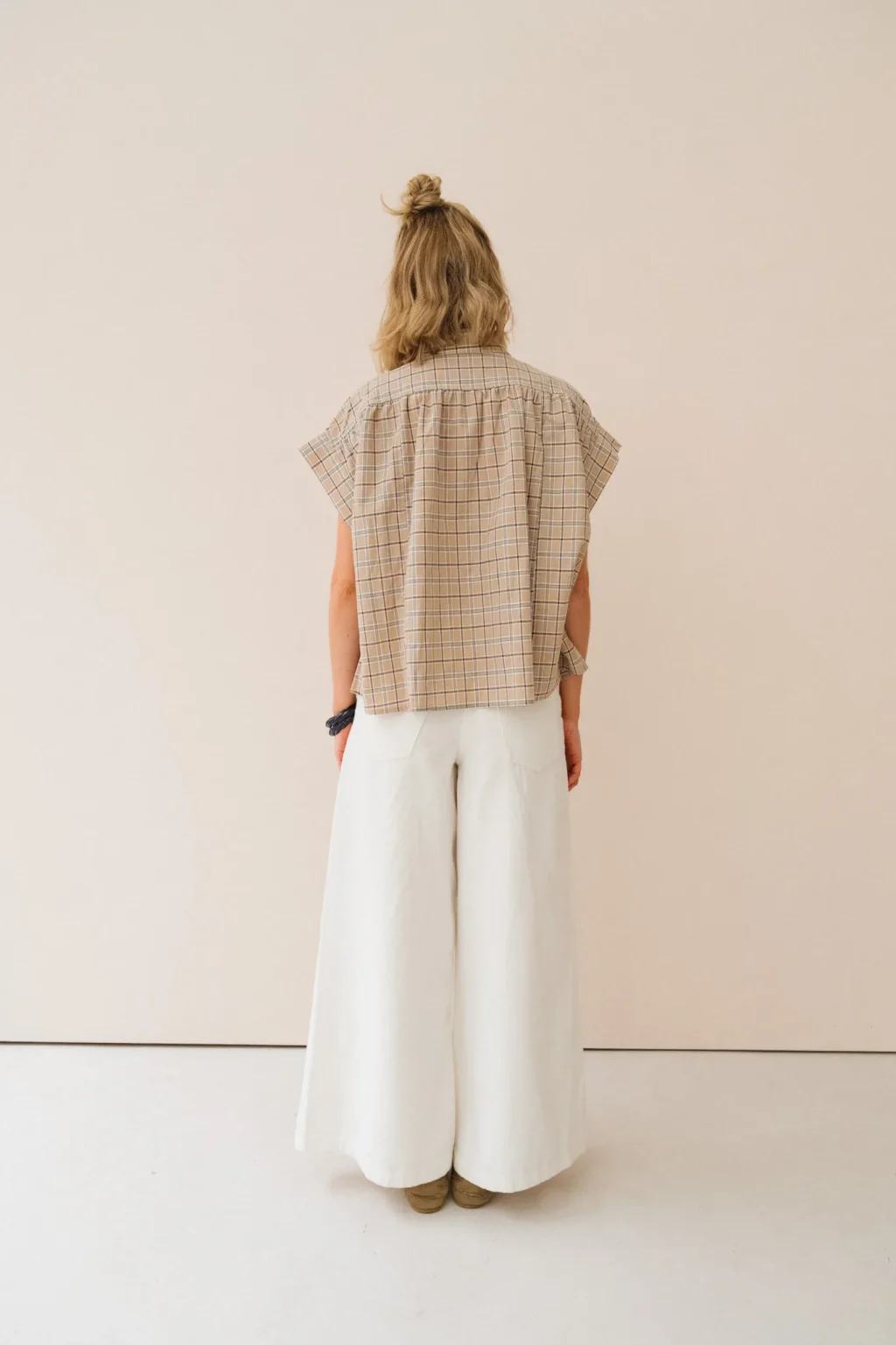 jannie-blouse-hortense-femme-amande-3.webp