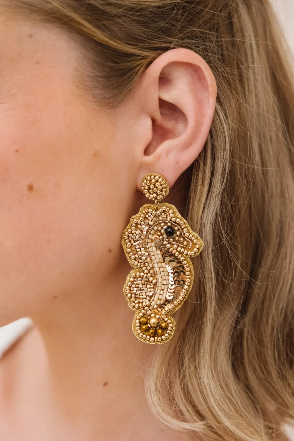 jannie-boucles-blondie-femme-3.webp