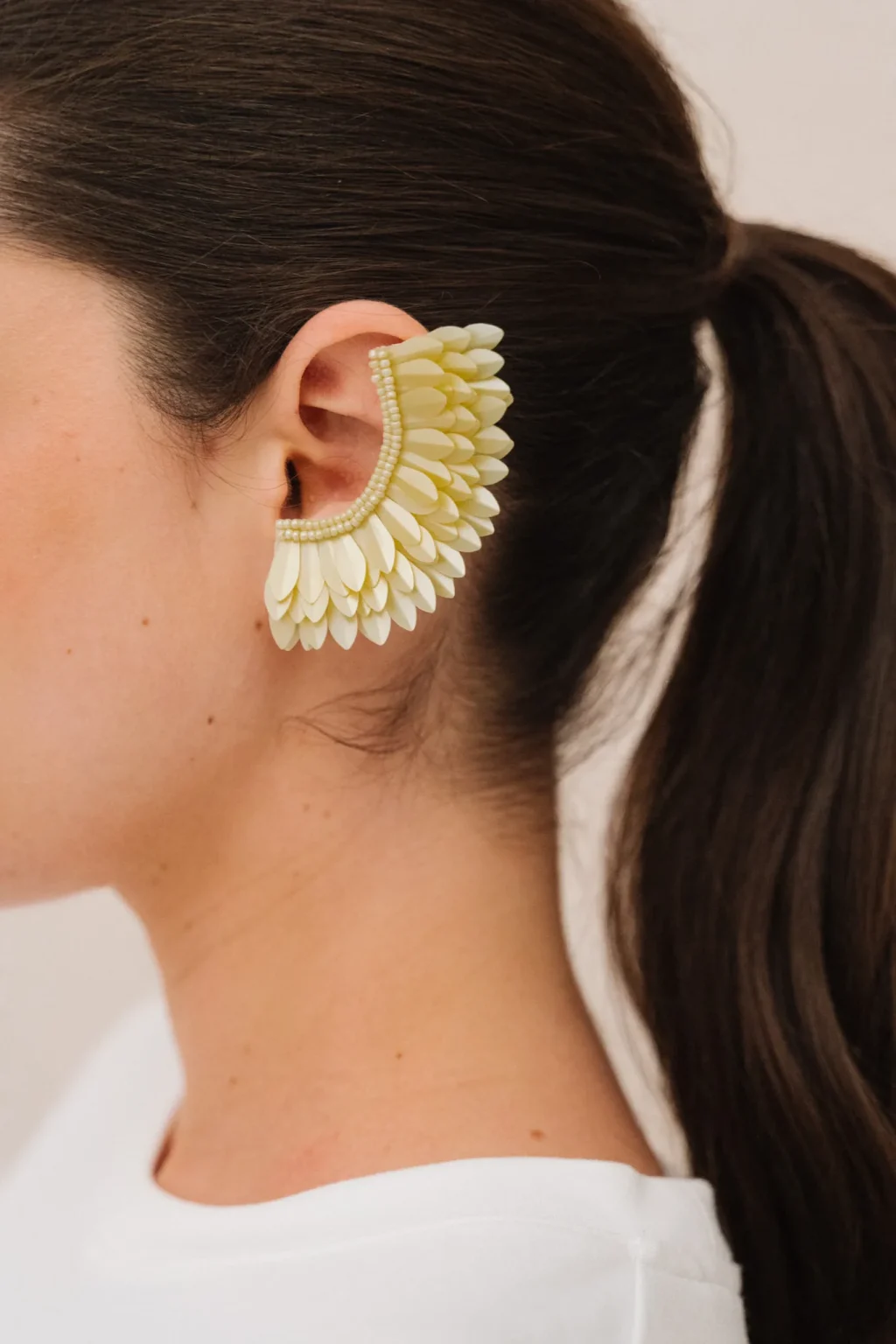 jannie-boucles-doreilles-macha-femme-vanille-3.webp