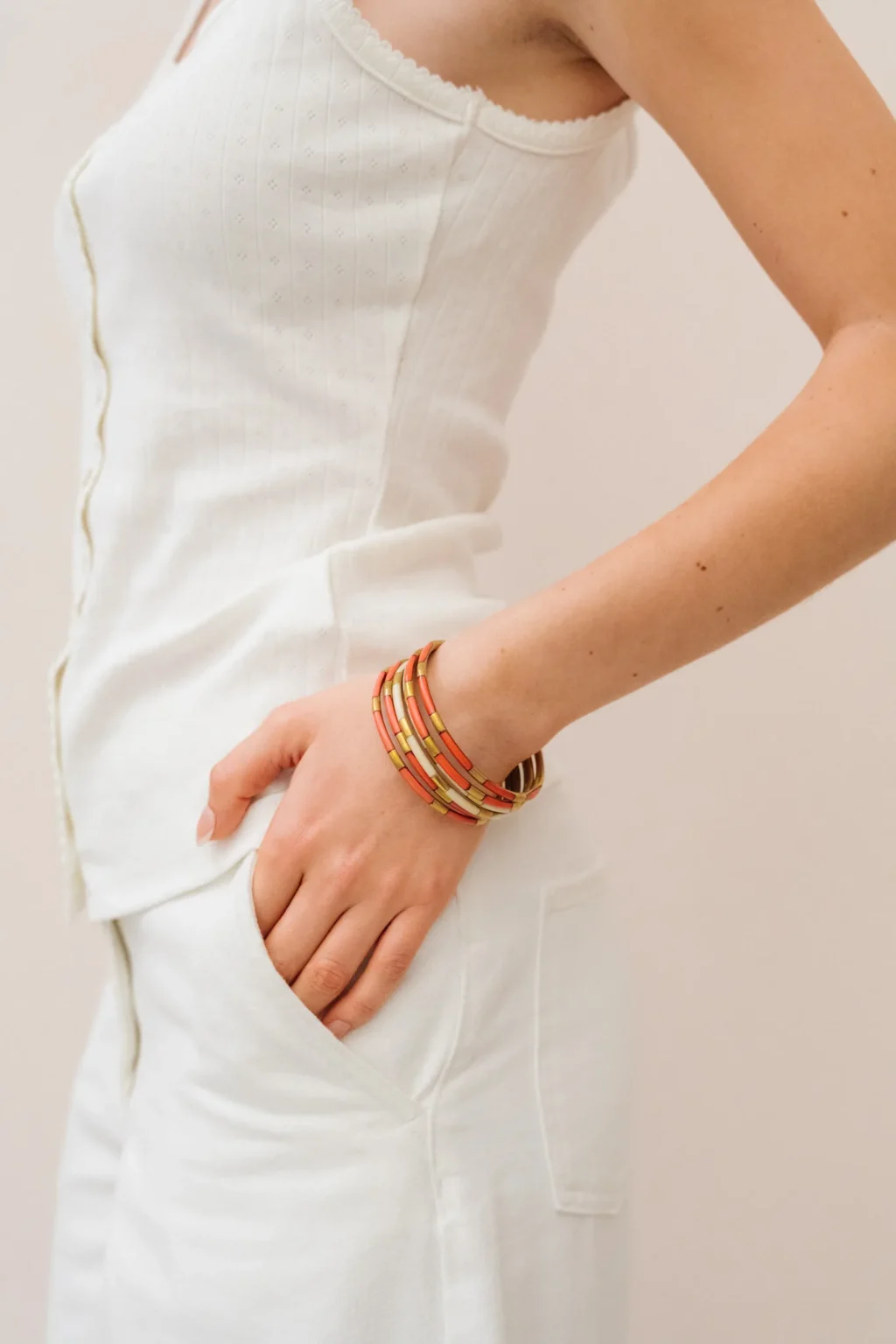 jannie-bracelet-romy-femme-corail-matiere-1.webp