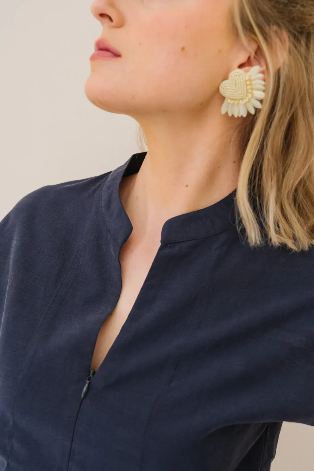 jannie-combinaison-agathe-boucles-louise-femme-matiere-1.webp