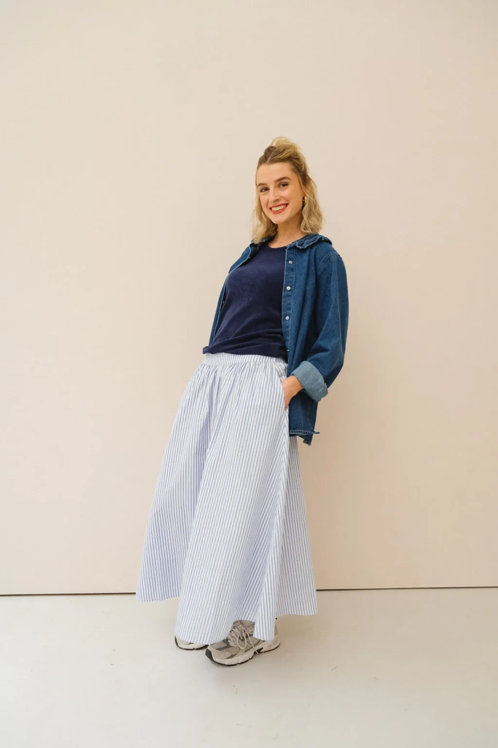 jannie-look-femme-debardeur-gisele-jupe-juliette-veste-felicie-1.webp