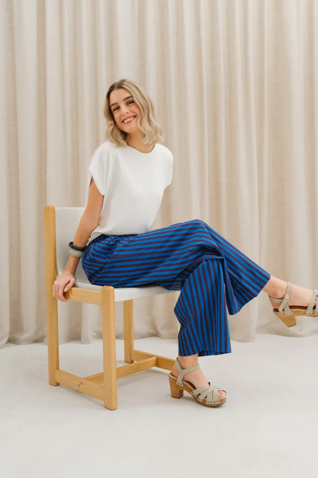 jannie-look-femme-tee-shirt-lili-pantalon-claude-1.webp
