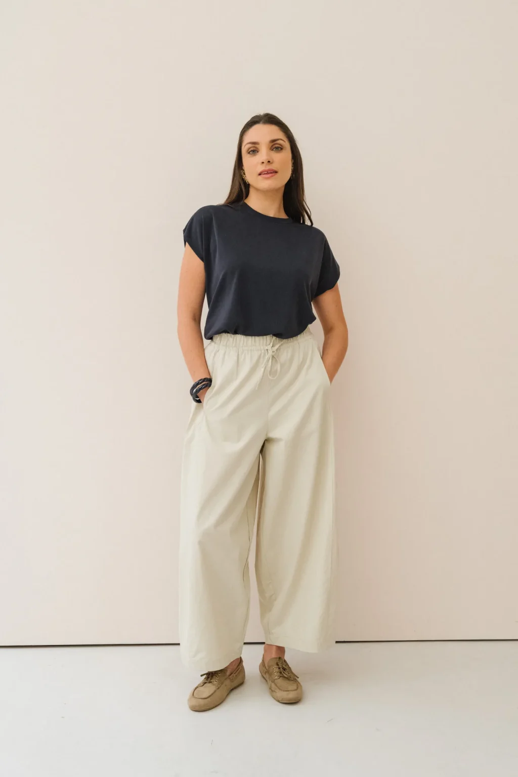 jannie-look-femme-tee-shirt-lili-pantalon-zola-1.webp