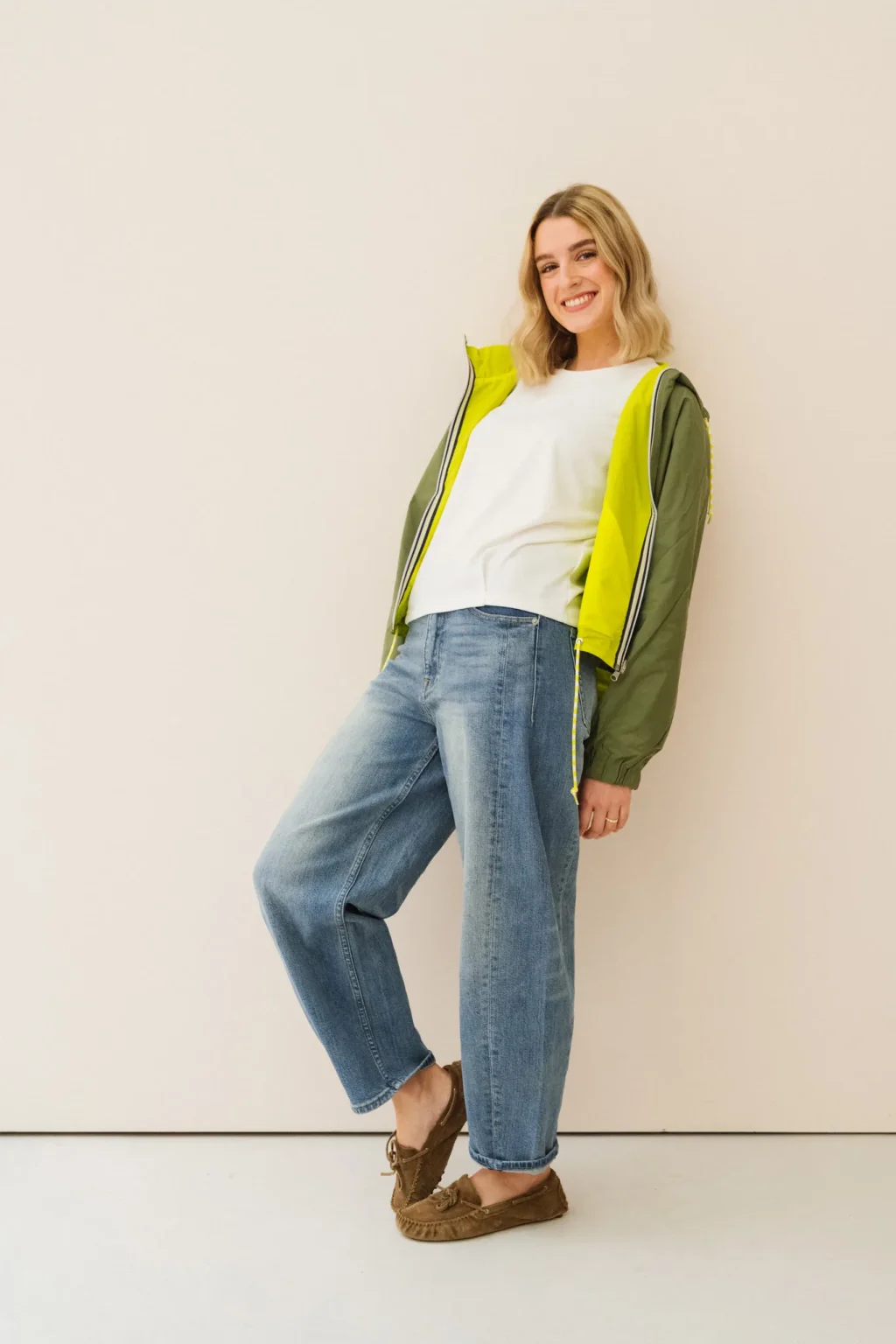 jannie-look-femme-veste-salome-tee-shirt-lili-jean-virginie-1.webp