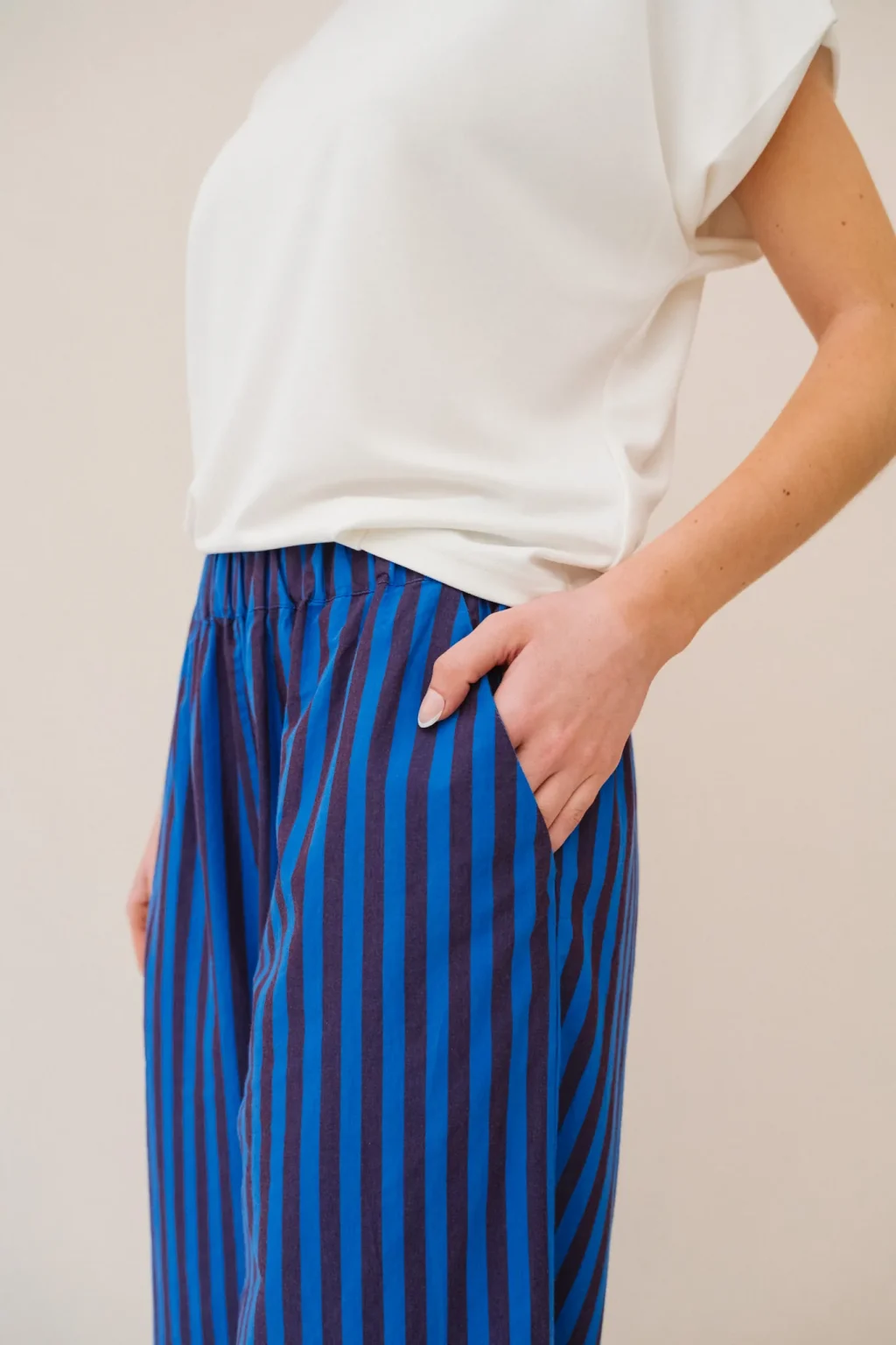 jannie-pantalon-claude-femme-matiere-2.webp