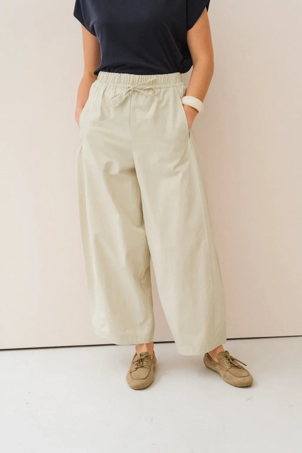 jannie-pantalon-zola-femme-sable-1.webp