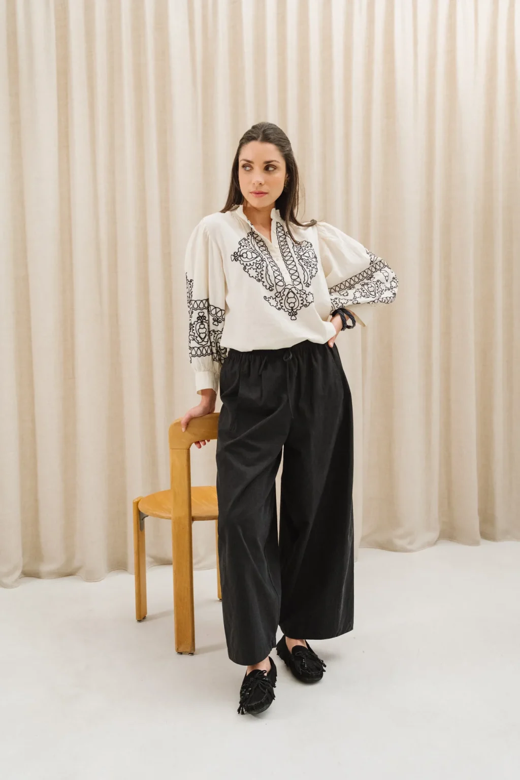 jannie-style-femme-pantalon-zola-blouse-victoria-1.webp