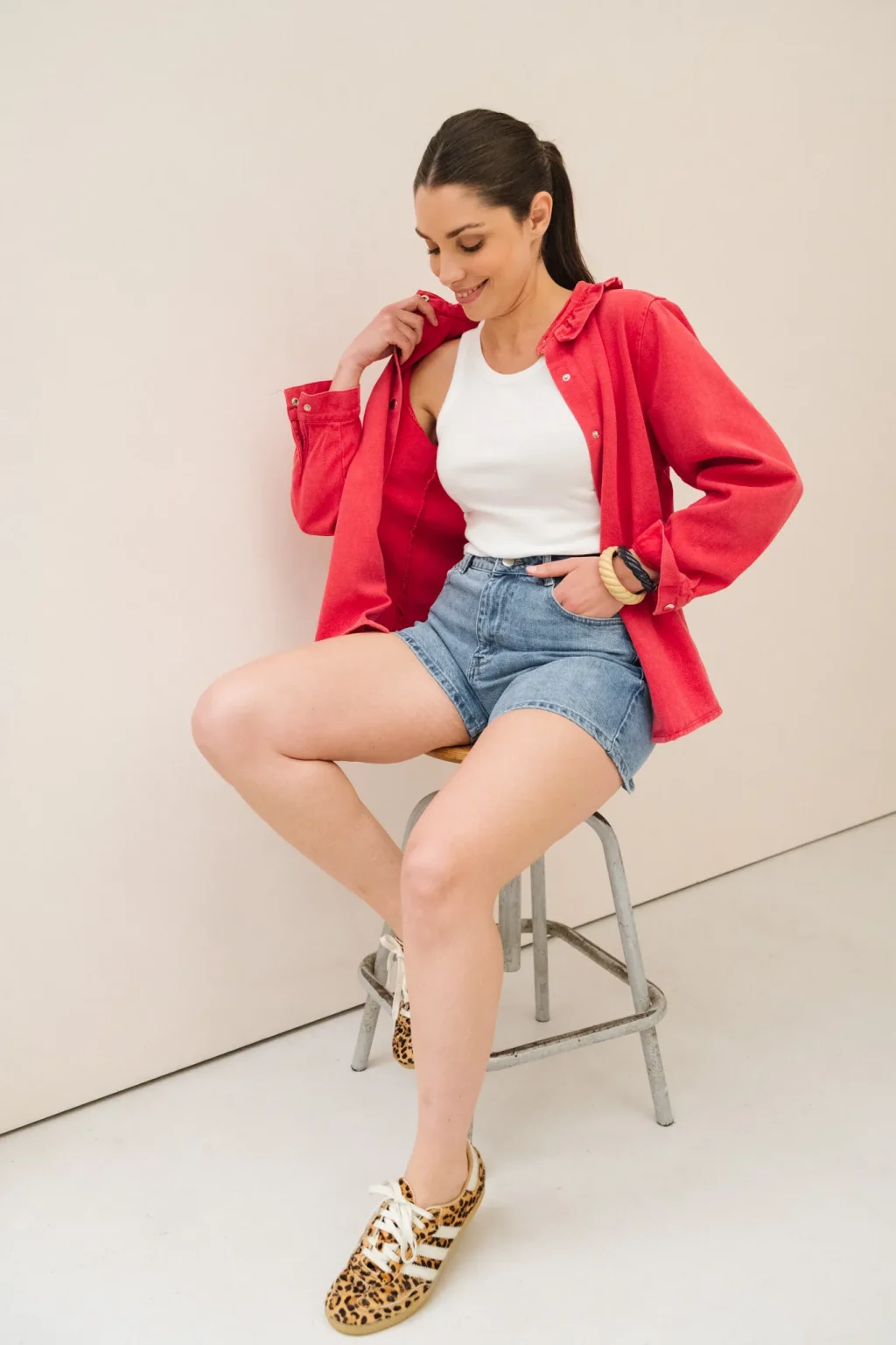 jannie-style-femme-veste-felicie-debardeur-celine-short-clara-1.webp