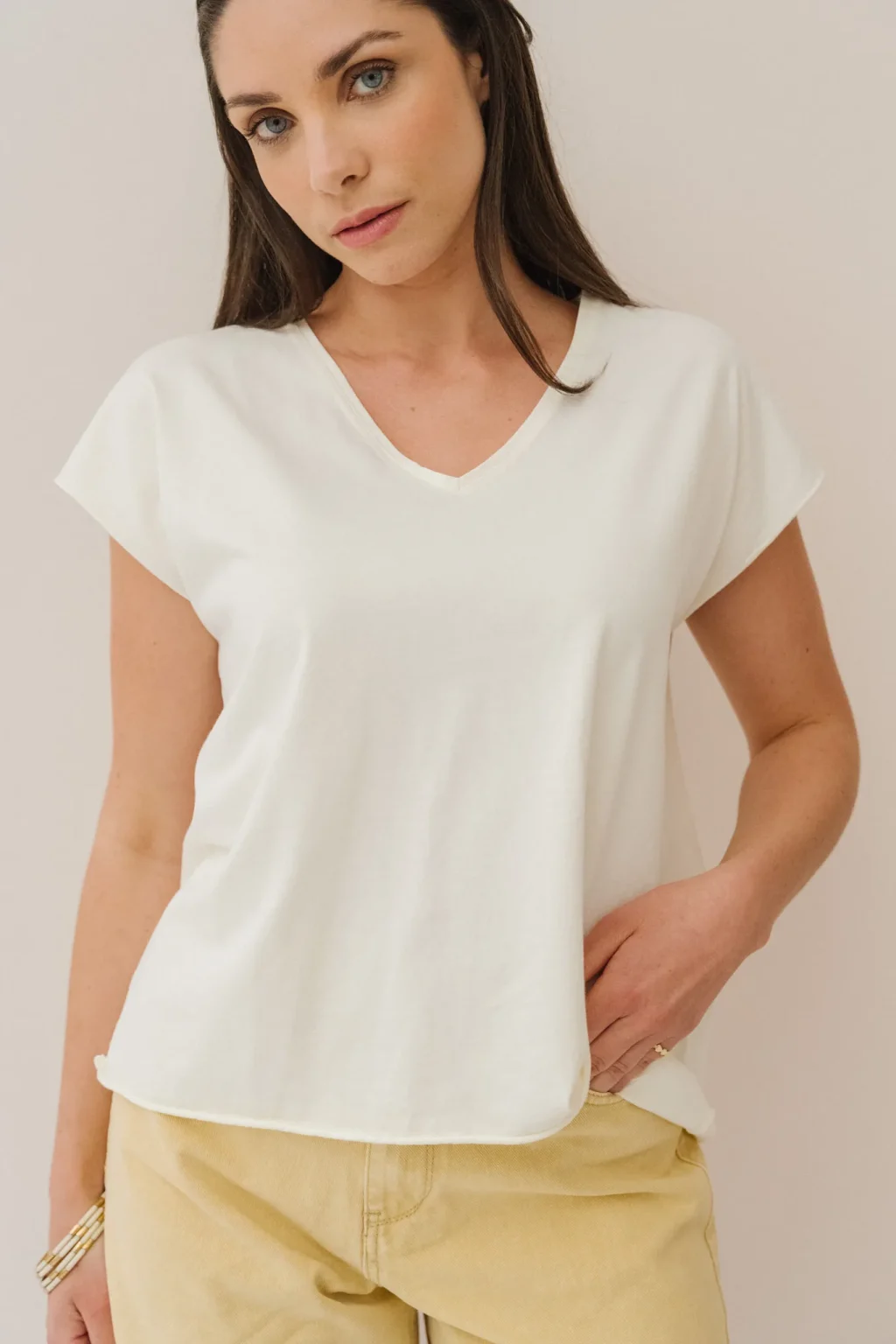 jannie-tee-shirt-anais-femme-beurre-1.webp
