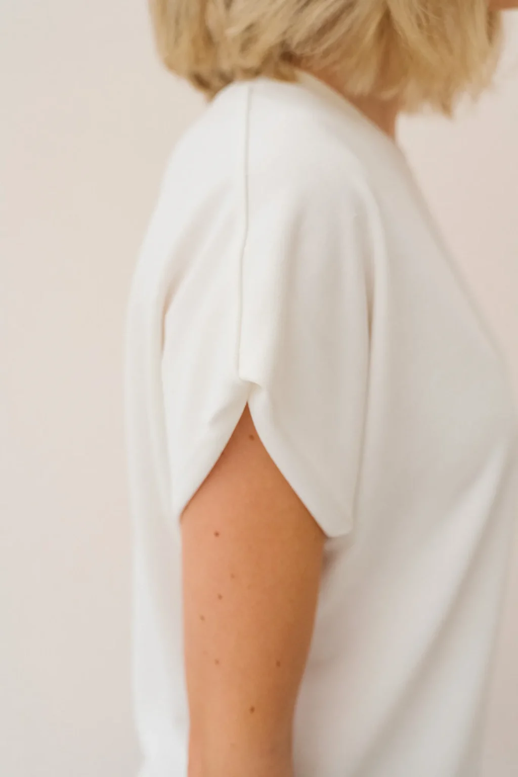 jannie-tee-shirt-lili-femme-blanc-matiere-1.webp