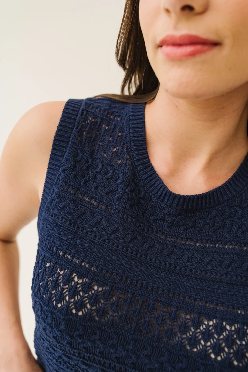 jannie-top-corinne-femme-bleu-marine-matiere-2.webp