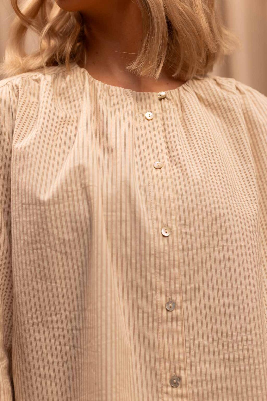 Détail matière de la blouse Célestine, Jannie