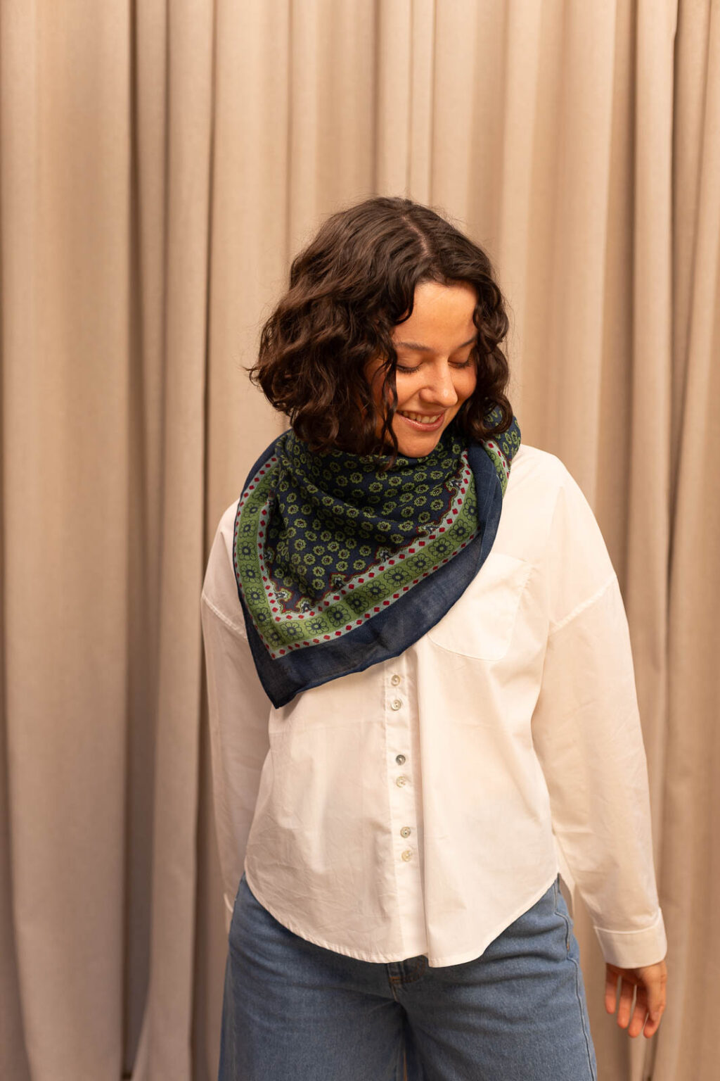 Tenue femme : blouse Coline et foulard Côme, Jannie