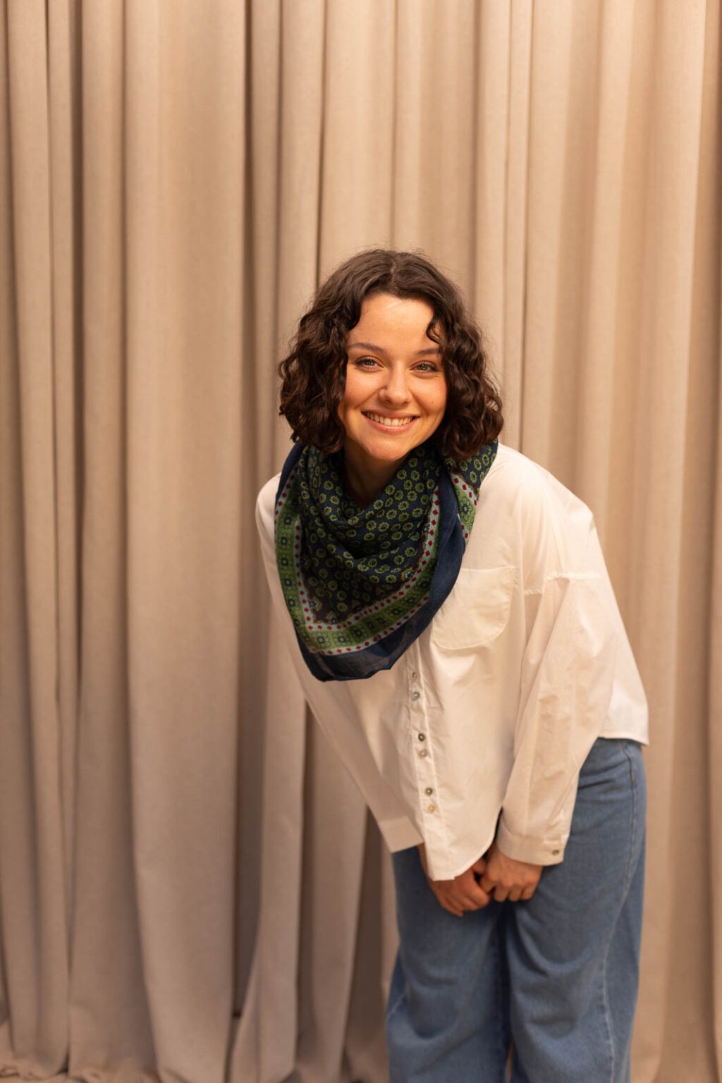 Tenue femme : blouse Coline et foulard Côme, Jannie