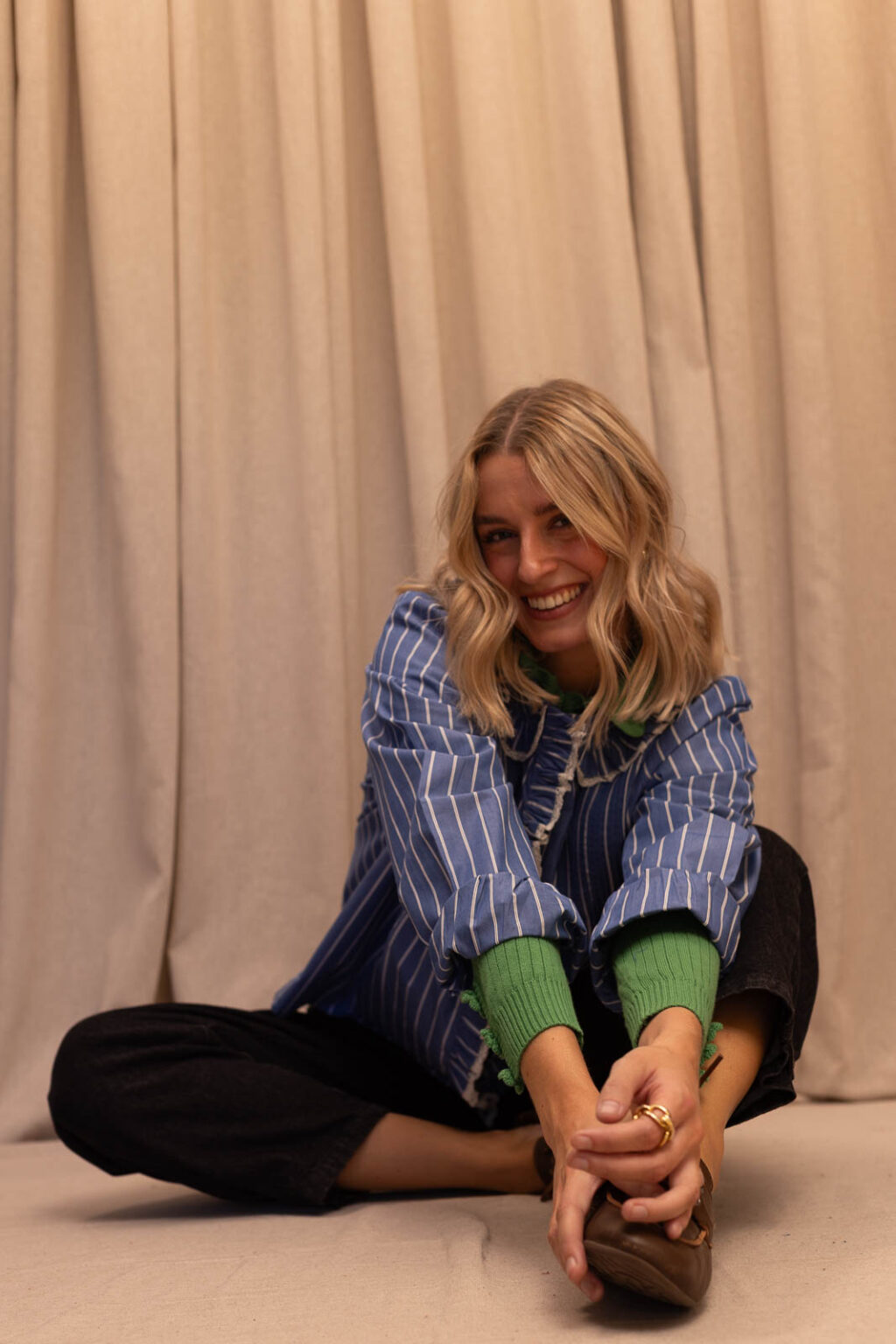 Tenue femme : chemise Charlie et pull Emile, Jannie