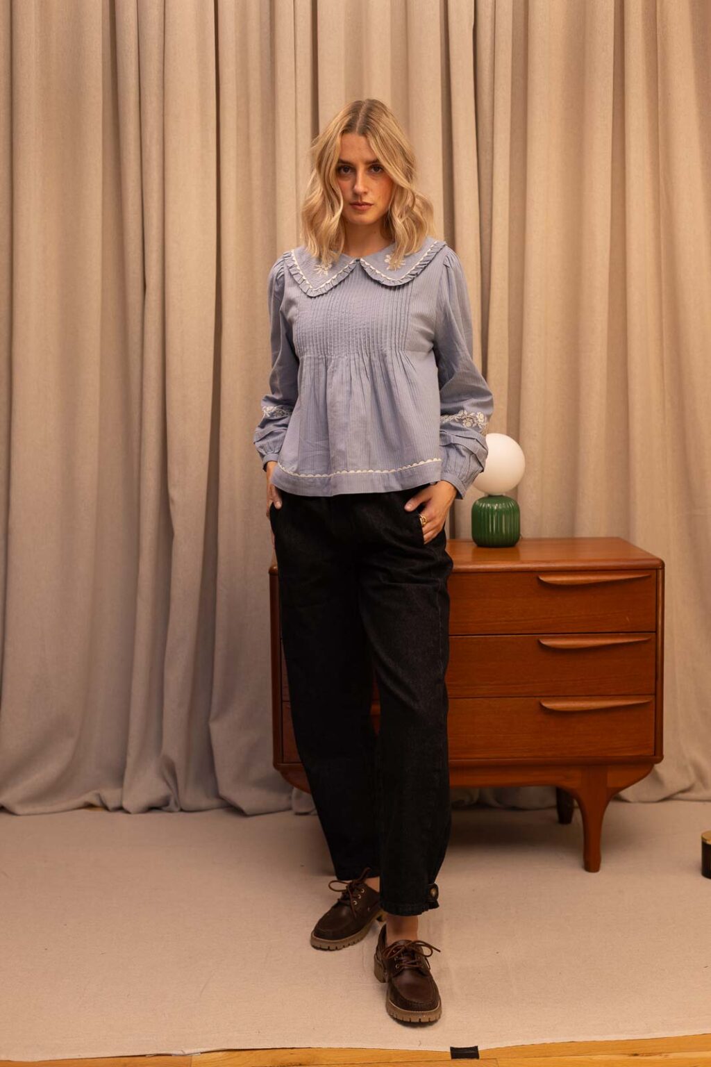 Tenue femme : chemise Odette et pantalon Swann, Jannie