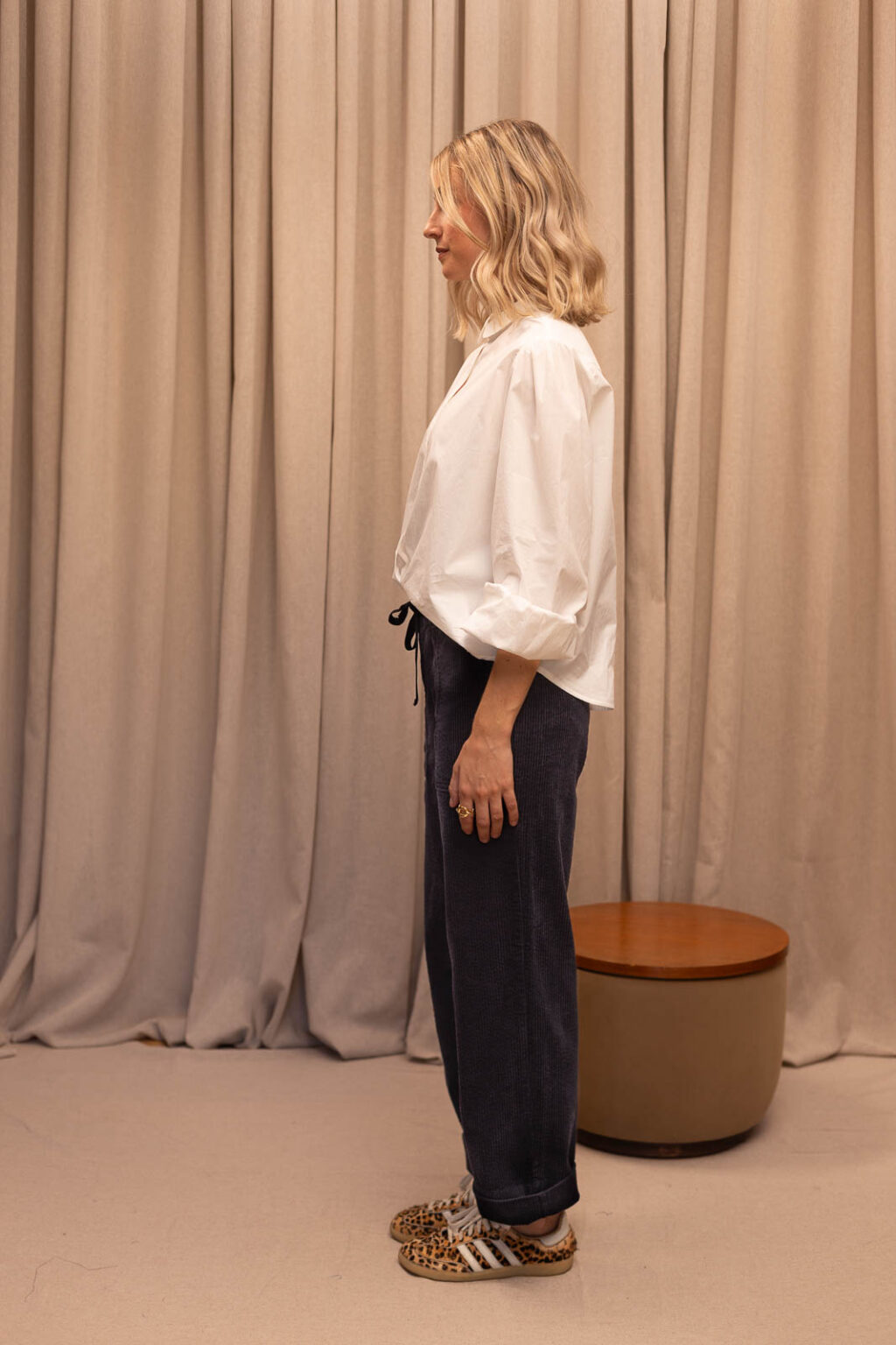 Tenue femme : chemise Ombeline et pantalon Anatole, Jannie