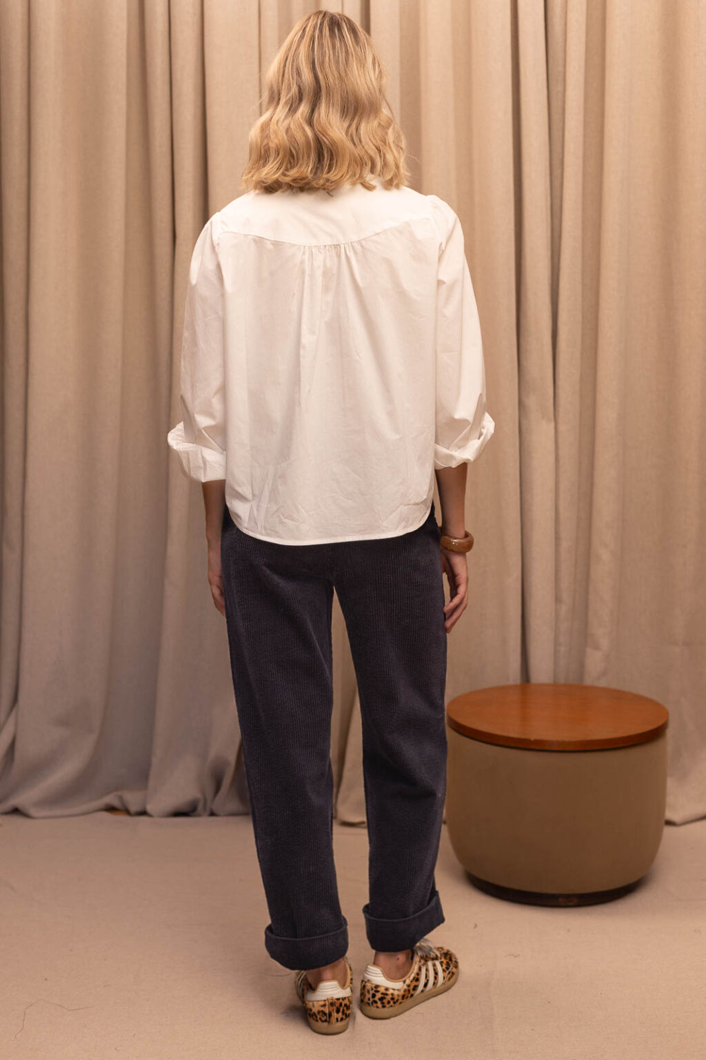 Tenue femme : chemise Ombeline et pantalon Anatole, Jannie