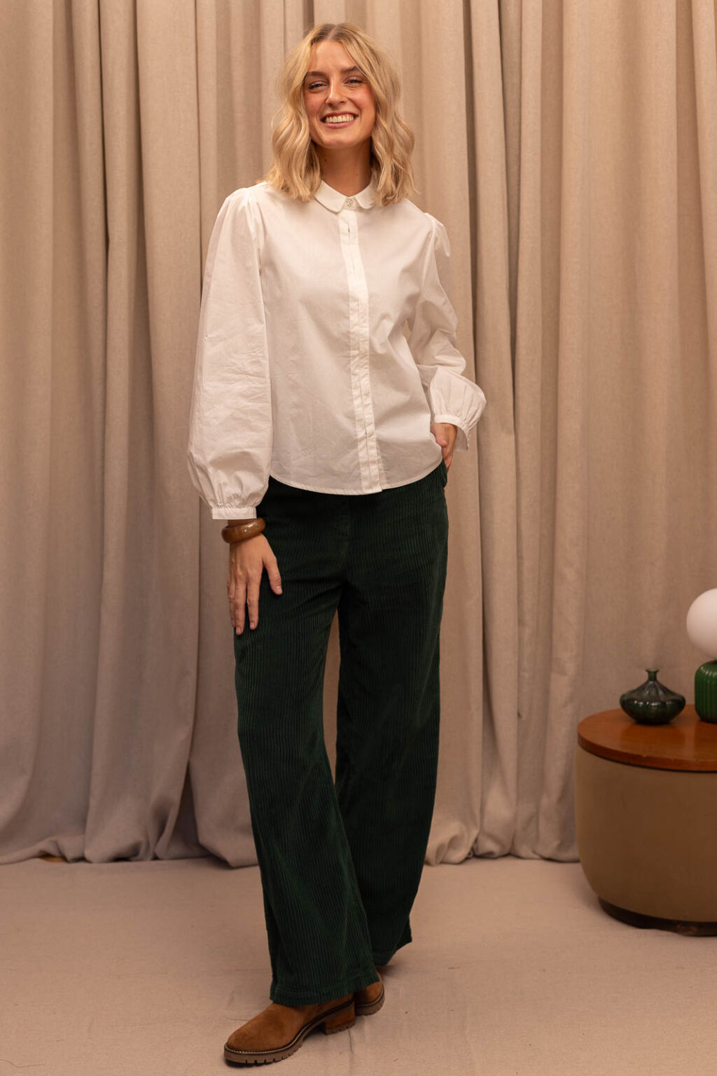 Tenue femme : chemise Ombeline et pantalon Lucien, Jannie