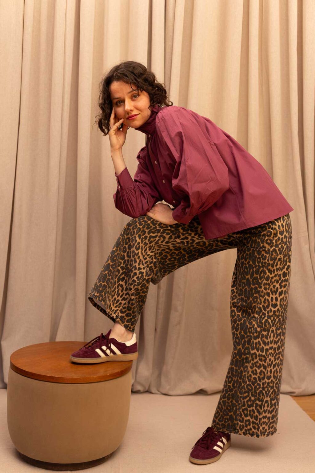 Tenue femme : chemise Suzon et pantalon Léon, Jannie