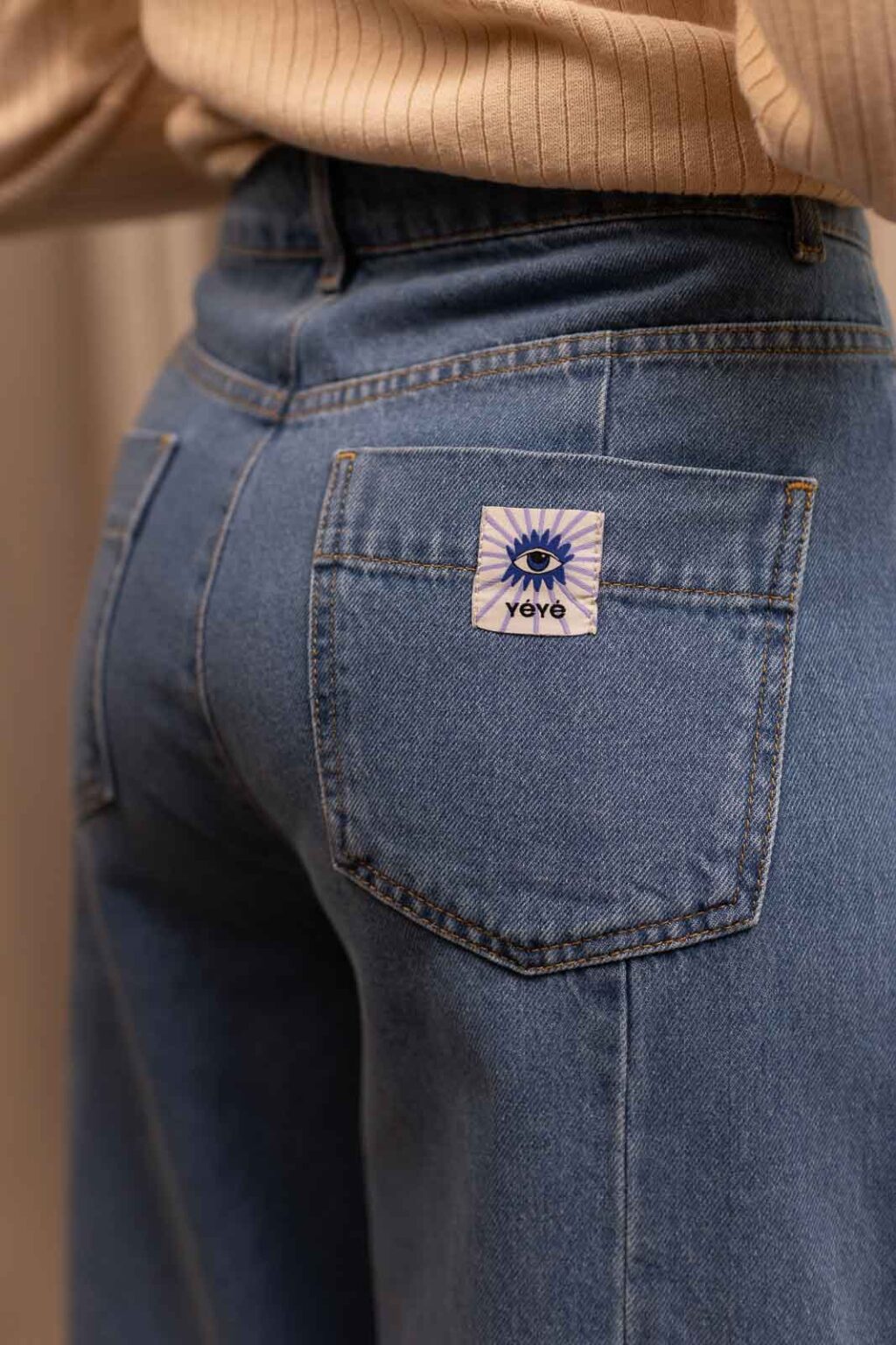 Détail matière du jean Billie, Jannie