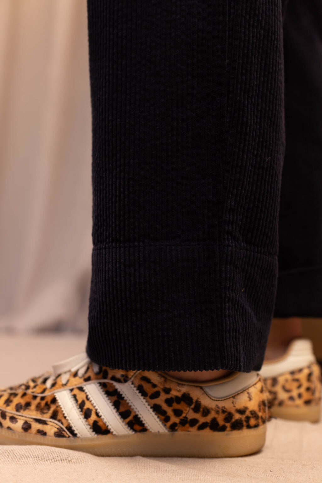 Détail matière du pantalon Anatole, Jannie