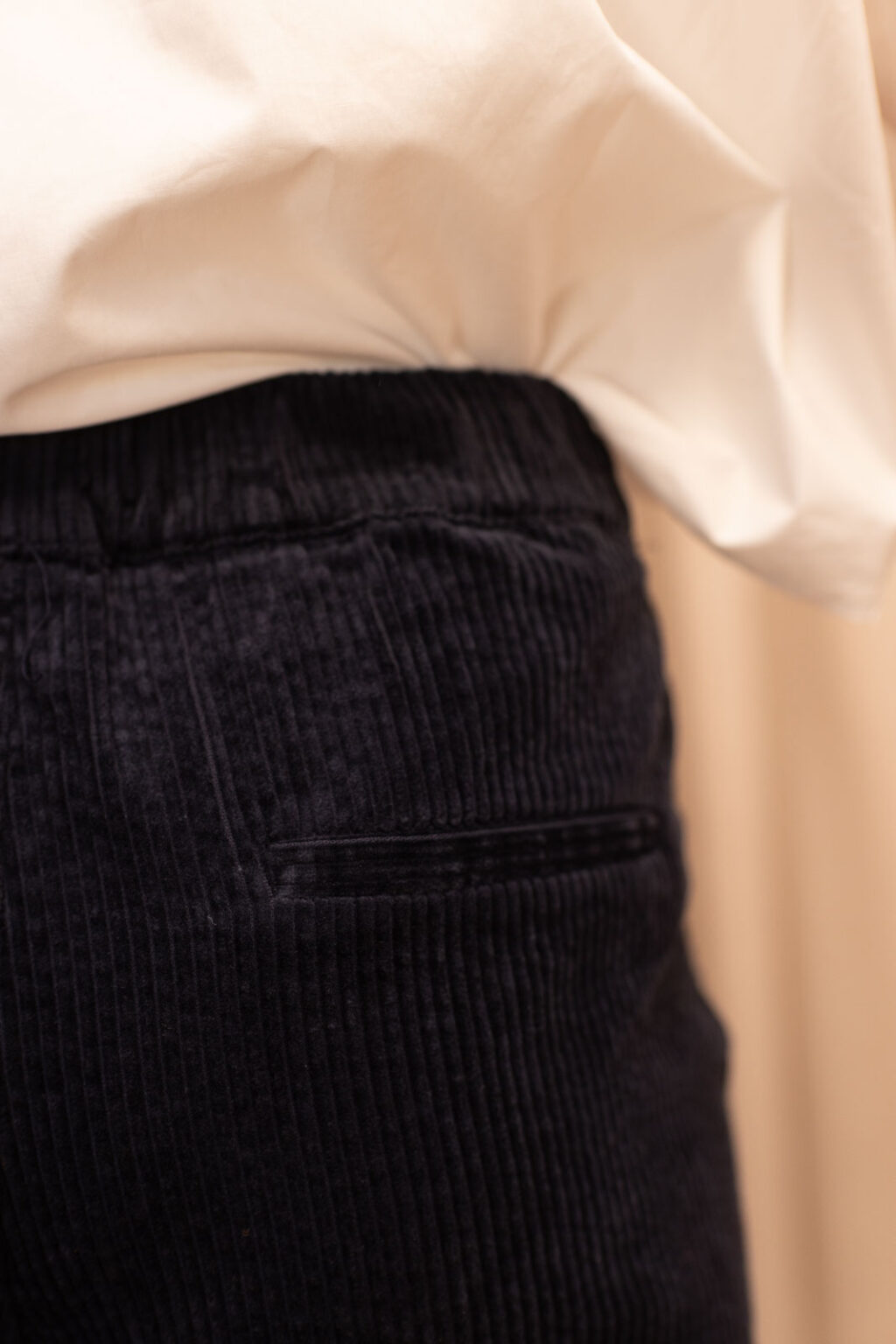 Détail matière du pantalon Anatole, Jannie