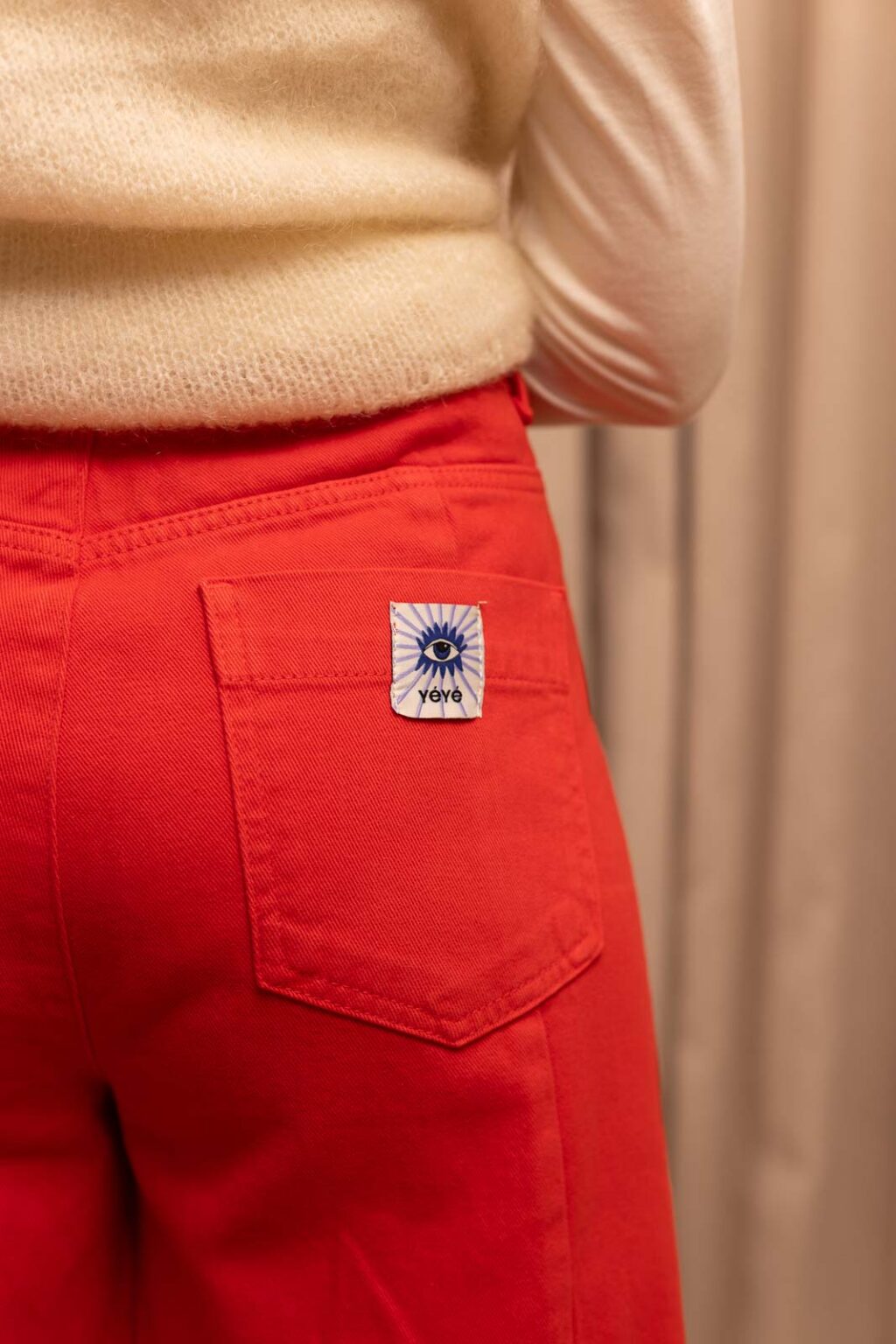 Détail matière du pantalon Basile, Jannie