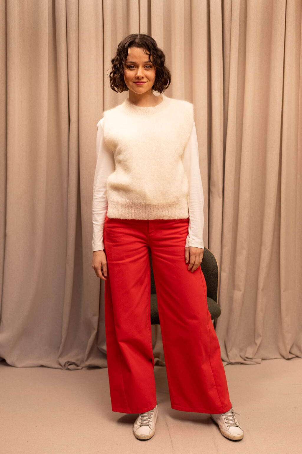 Tenue femme : pantalon Basile et pull sans manches Léandre, Jannie