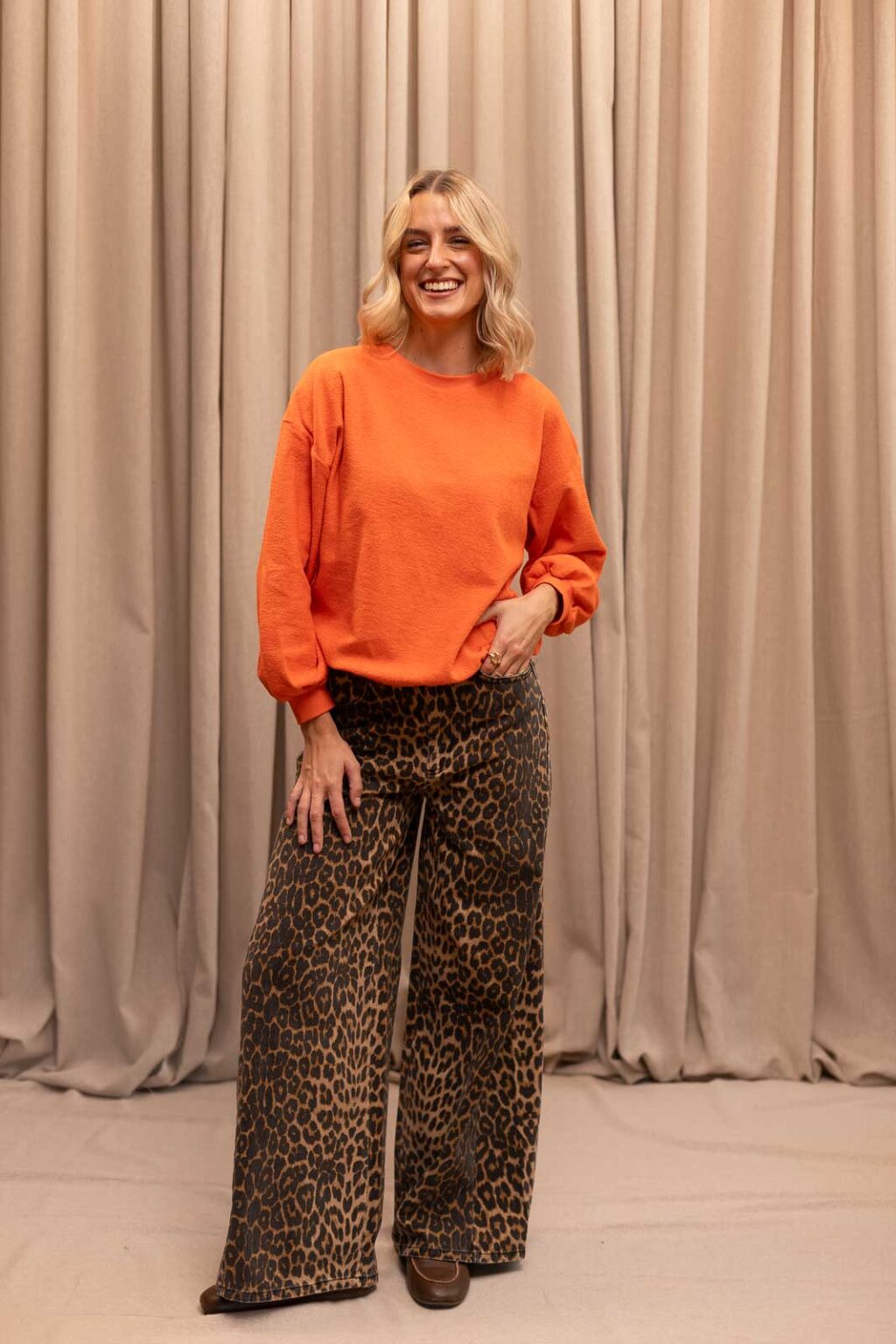 Tenue femme : pantalon Léon et sweat Marcel, Jannie