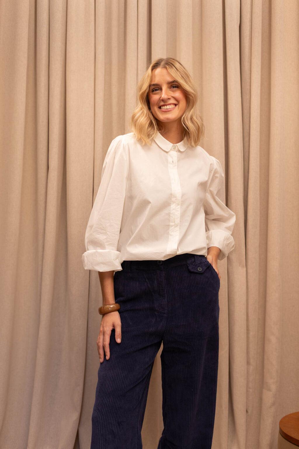 Tenue femme : pantalon Lucien et chemise Ombeline, Jannie