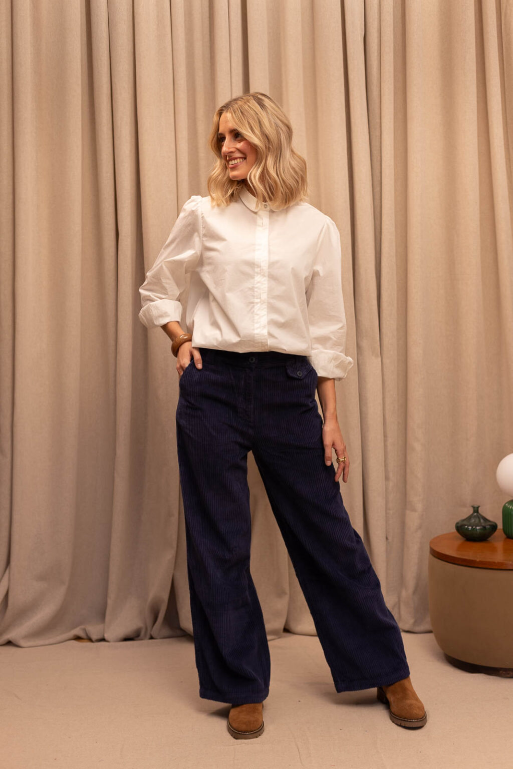 Tenue femme : pantalon Lucien et chemise Ombeline, Jannie