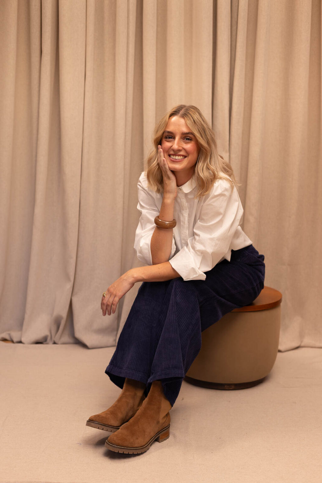Tenue femme : pantalon Lucien et chemise Ombeline, Jannie