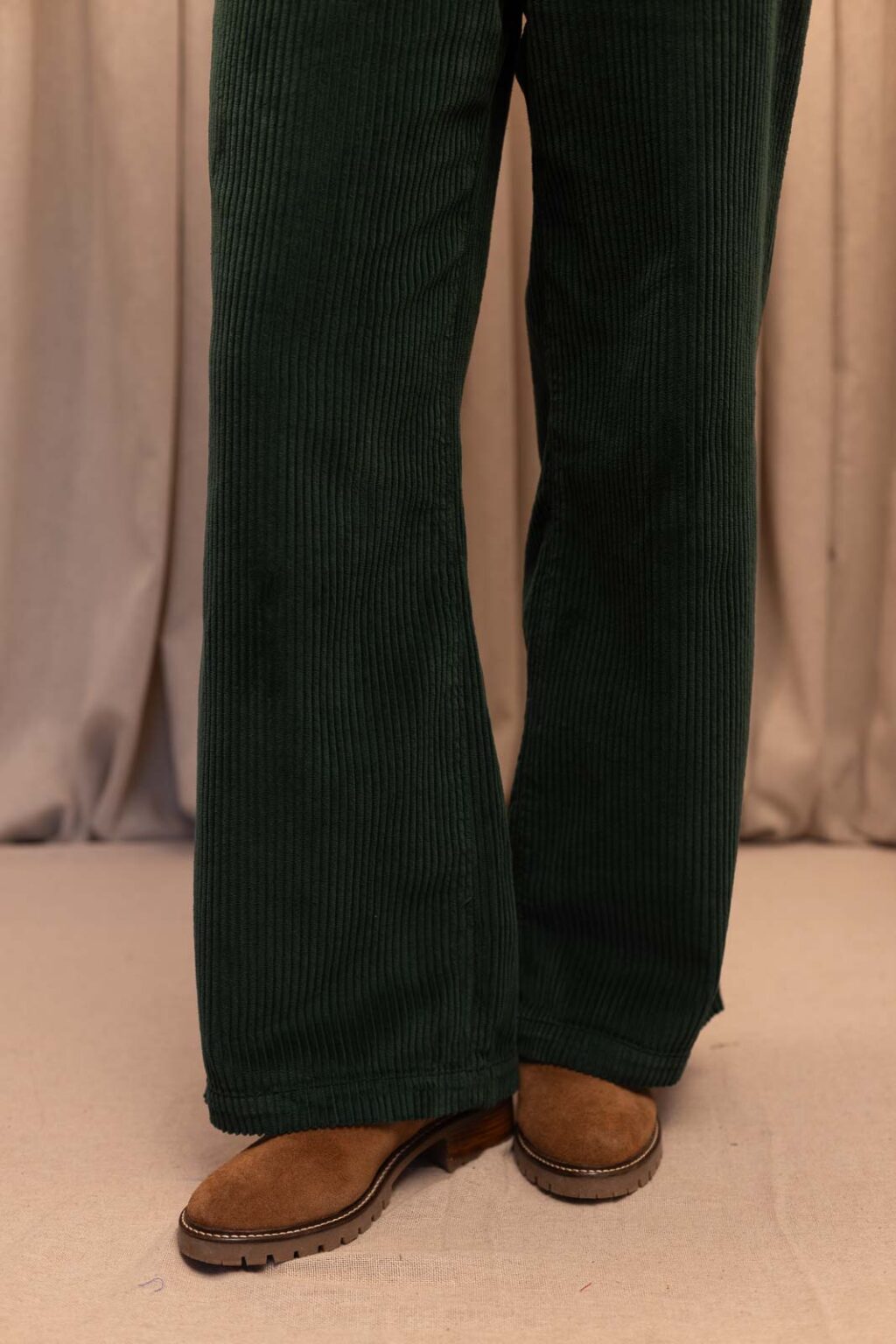 Détail matière du pantalon Lucien, Jannie