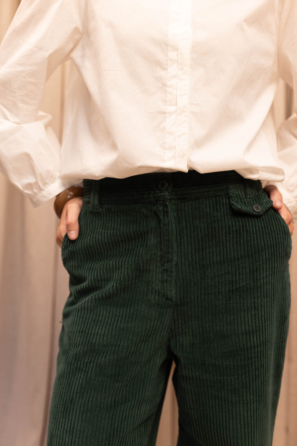 Détail matière du pantalon Lucien, Jannie