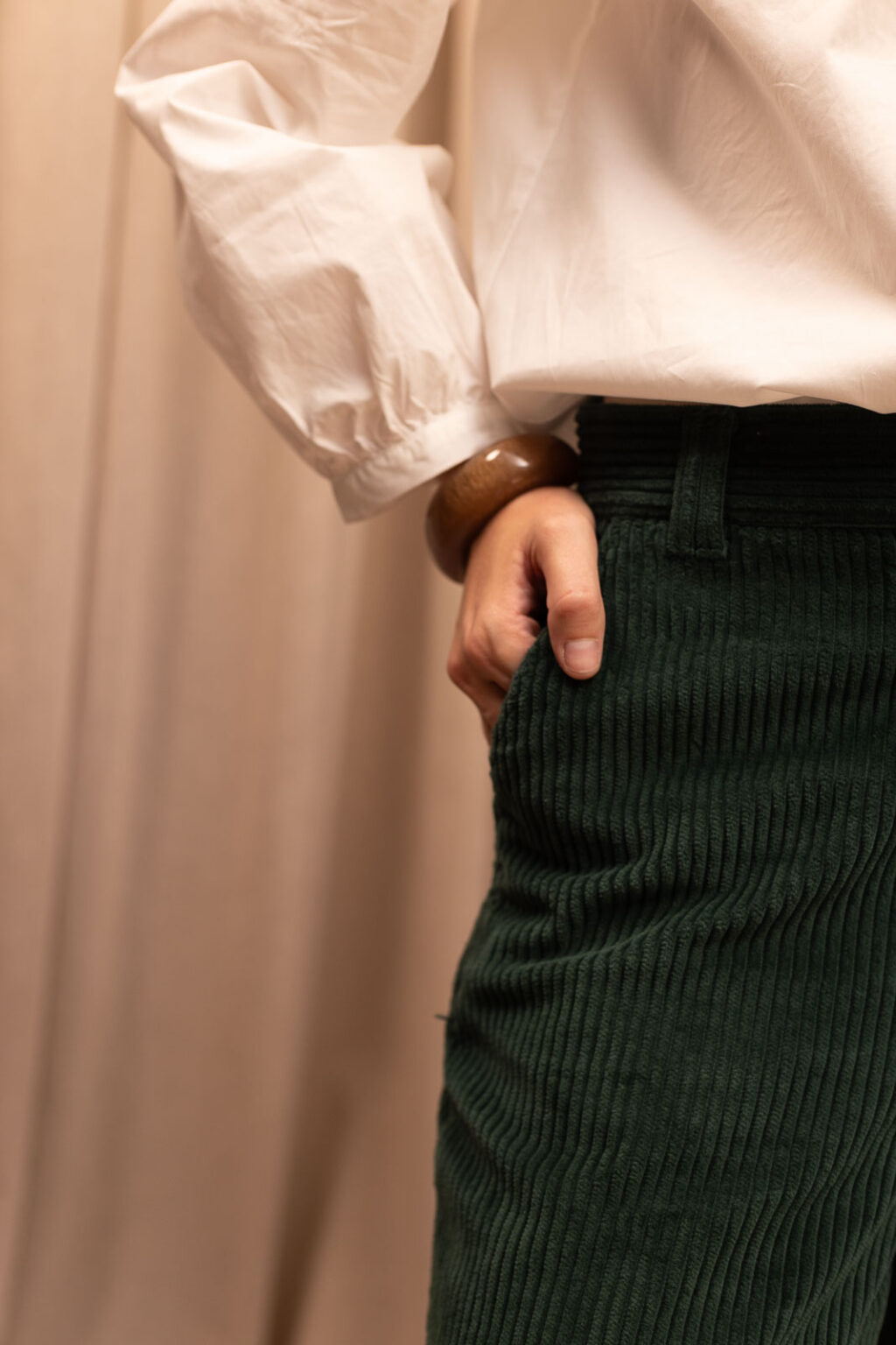 Détail matière du pantalon Lucien, Jannie