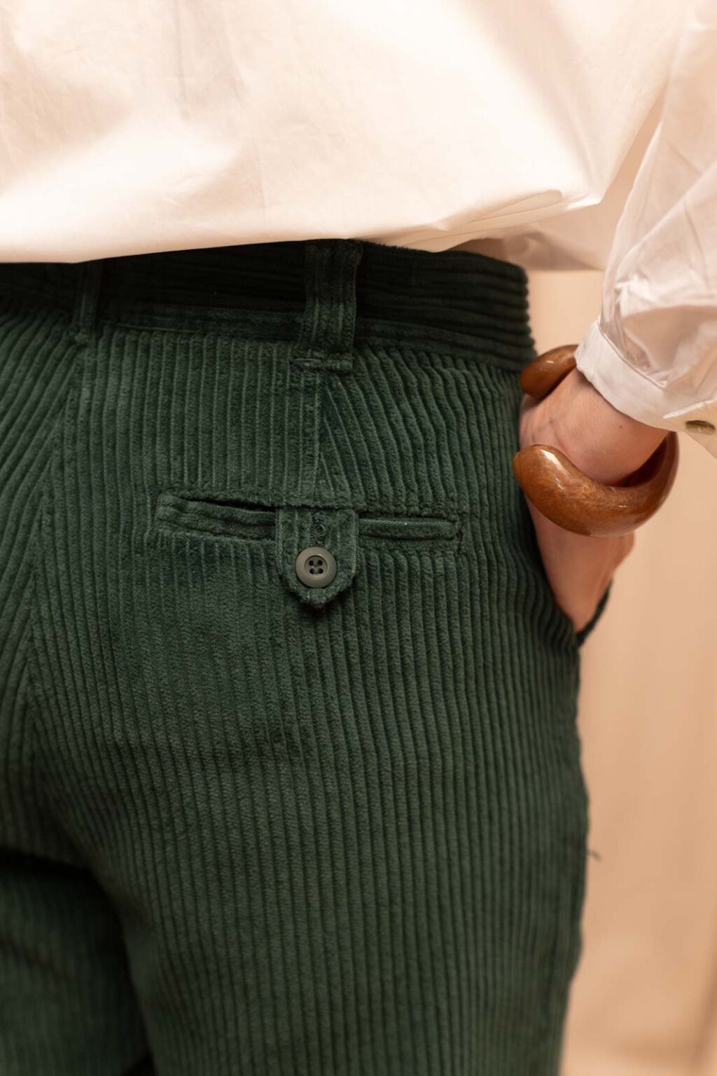 Détail matière du pantalon Lucien, Jannie