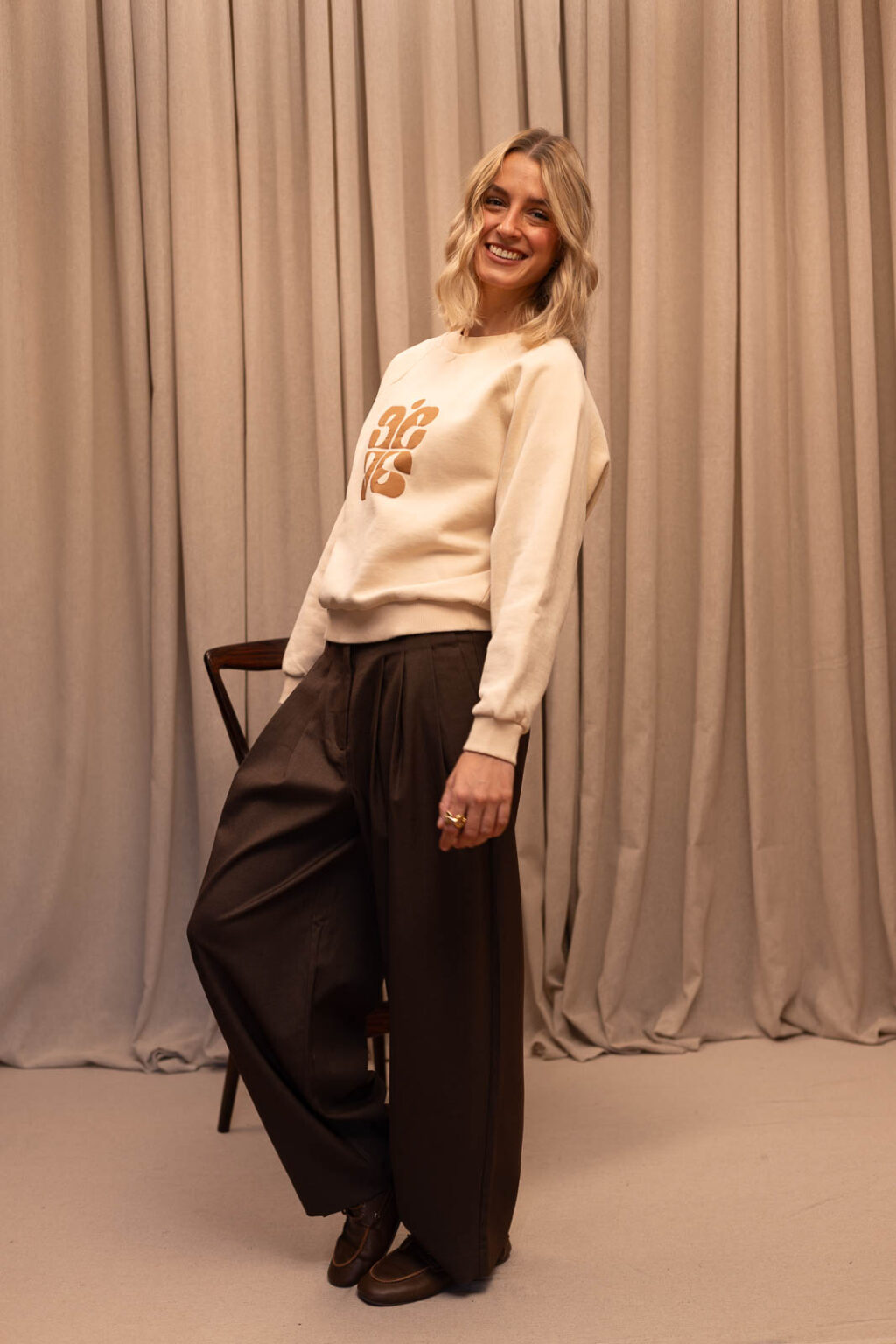 Tenue femme : pantalon Robin et sweat Armand, Jannie