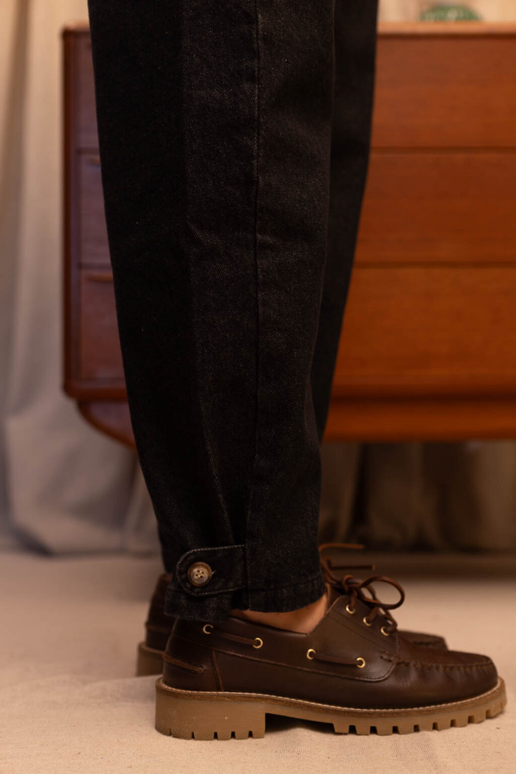 Détail matière du pantalon Swann, Jannie
