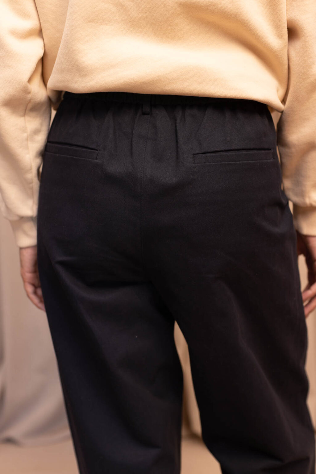 Détail matière du pantalon Will, Jannie