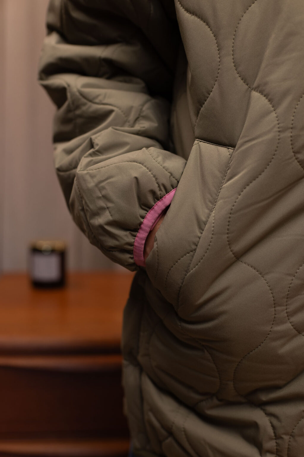 Détail matière de la parka capuche Aude, Jannie
