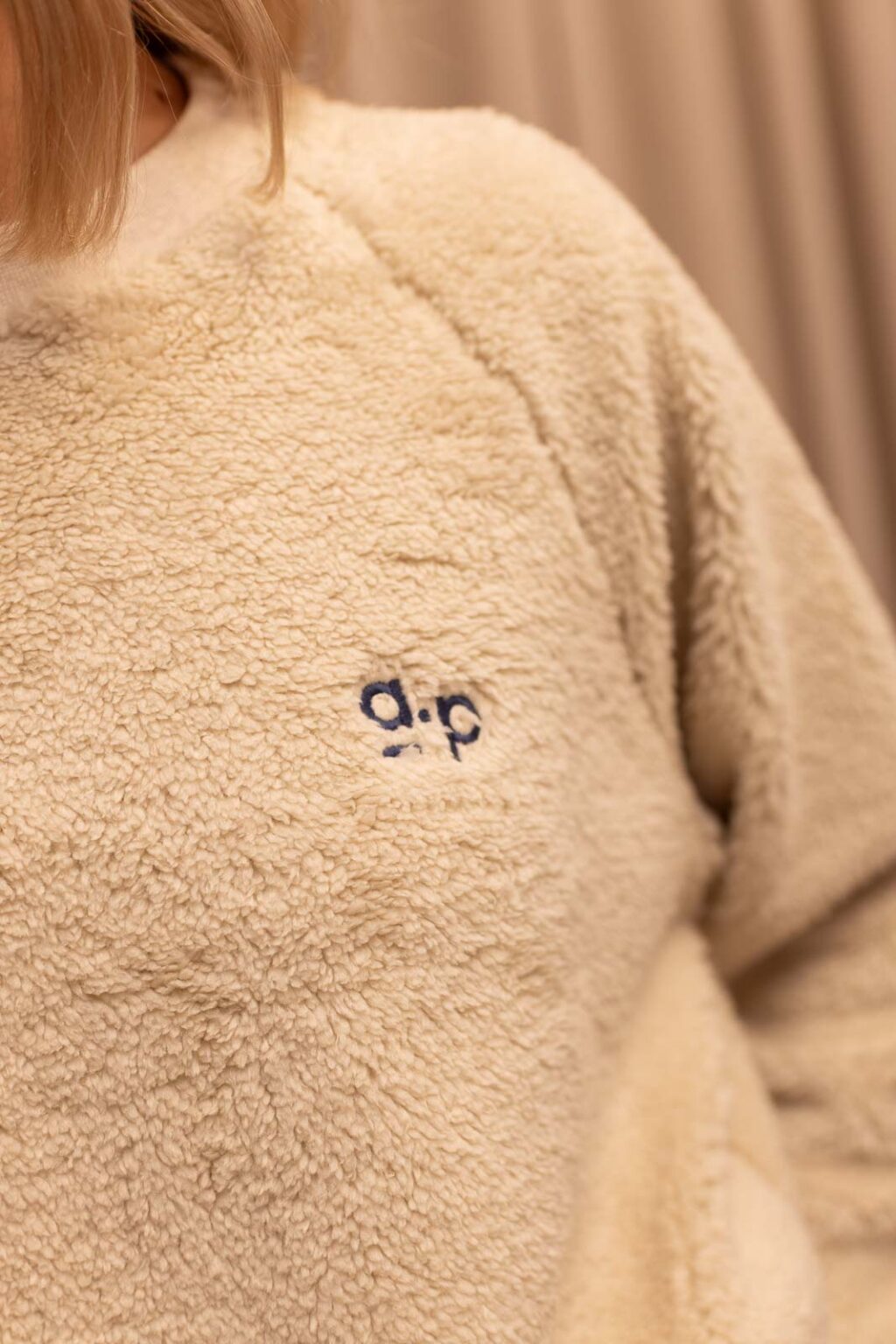 Détail matière du sweat sherpa Georges, Jannie
