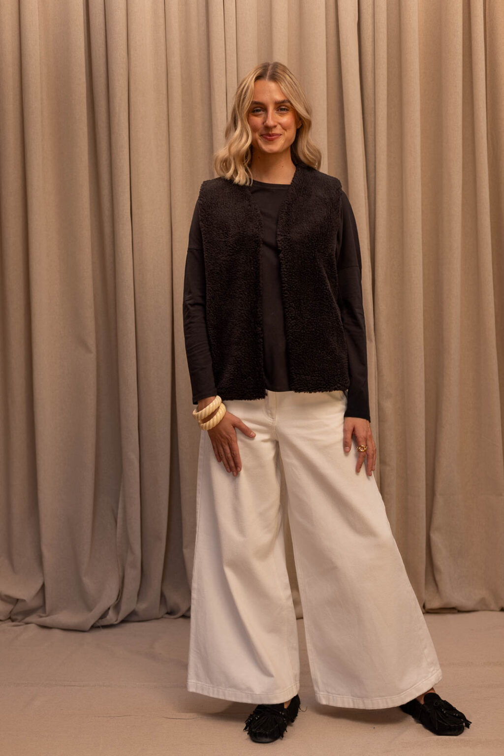 Tenue femme : tee-shirt Valentin et gilet sans manche Max, Jannie