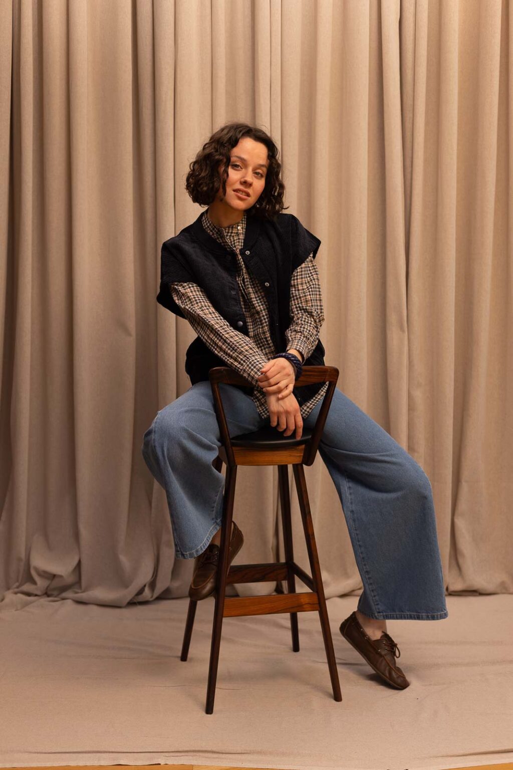 Tenue femme : veste sans-manches Eliott et blouse Jude, Jannie